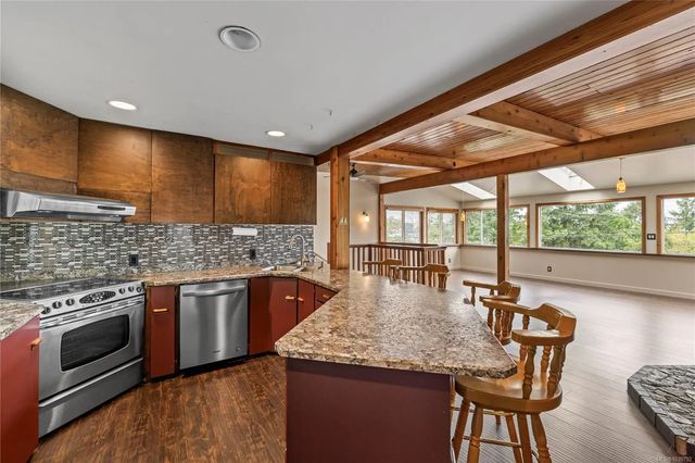 5 of 54 - 3186 Dolphin Dr, Nanoose Bay, BC