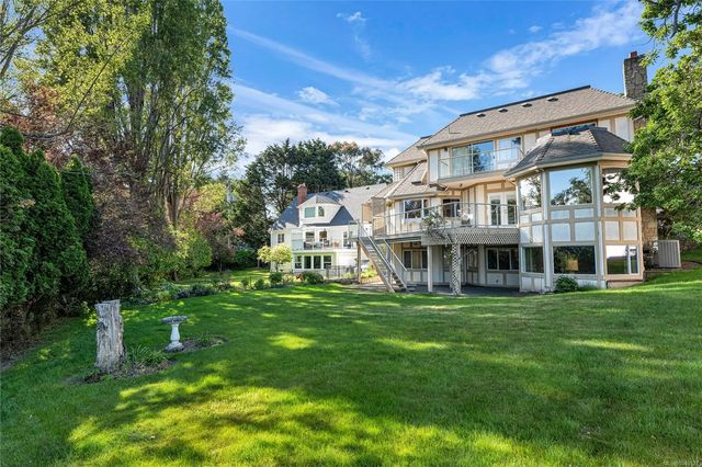 2 of 63 - 2717 Somass Dr, Oak Bay, BC