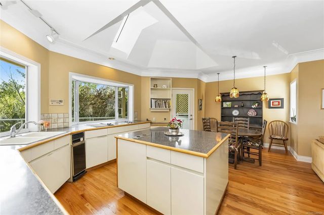 5 of 63 - 2717 Somass Dr, Oak Bay, BC