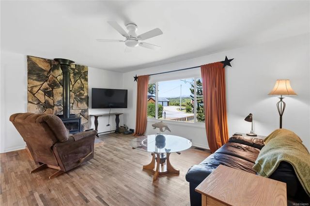 3 of 40 - 1784 Cypress Rd, Ucluelet, BC