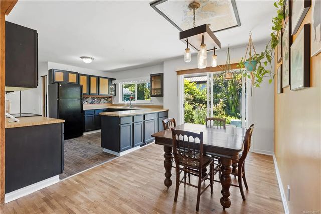 4 of 40 - 1784 Cypress Rd, Ucluelet, BC