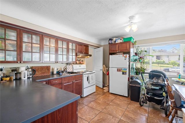 5 of 43 - 861 Tillicum Rd, Esquimalt, BC