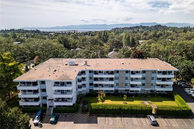 3 of 31 - 2100 Granite St 409, Oak Bay, BC