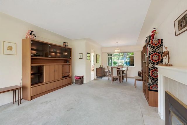 4 of 46 - 930 Runnymede Pl, Oak Bay, BC