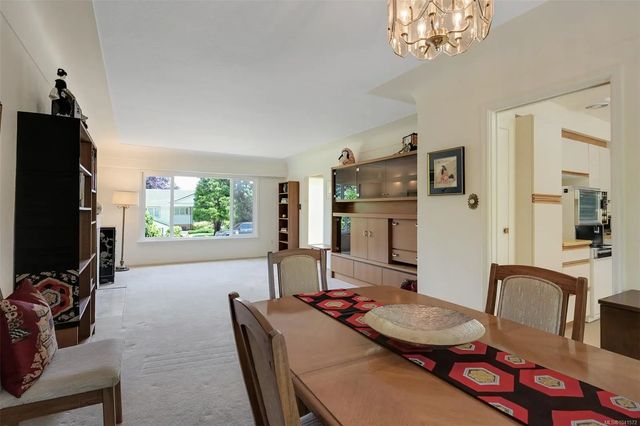 5 of 46 - 930 Runnymede Pl, Oak Bay, BC