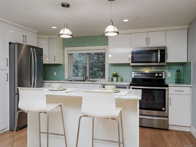 2 of 46 - 1266 Burnside Rd W, View Royal, BC
