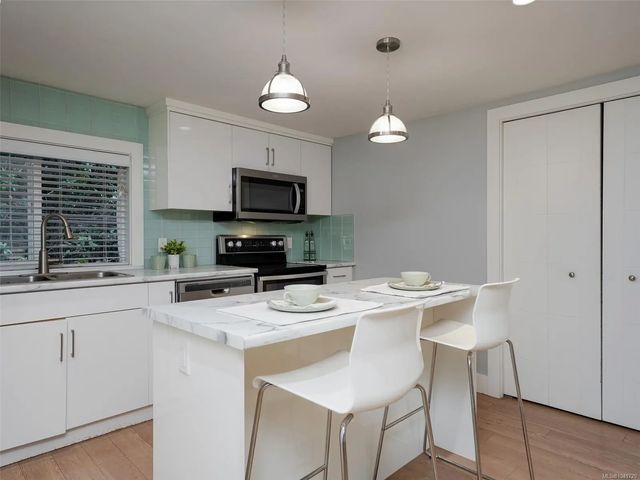 3 of 46 - 1266 Burnside Rd W, View Royal, BC