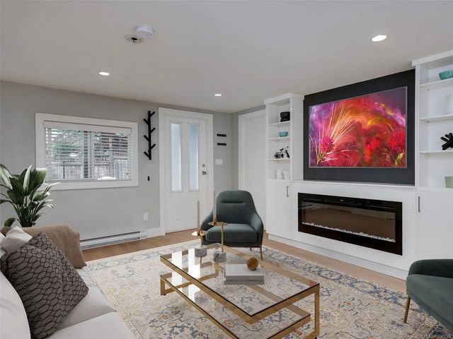 4 of 46 - 1266 Burnside Rd W, View Royal, BC