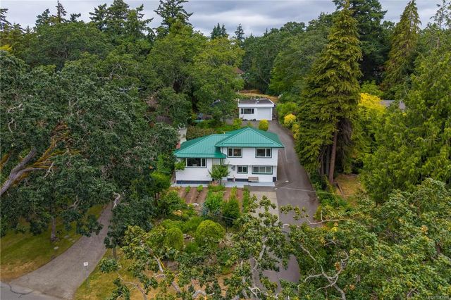 2 of 48 - 628 Fernhill Rd, Esquimalt, BC