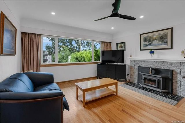 5 of 48 - 628 Fernhill Rd, Esquimalt, BC