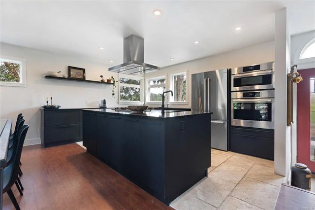 2 of 69 - 142 Park Dr, Salt Spring, BC