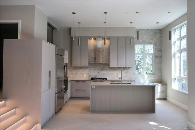 3 of 16 - 425 Lampson St 306, Esquimalt, BC