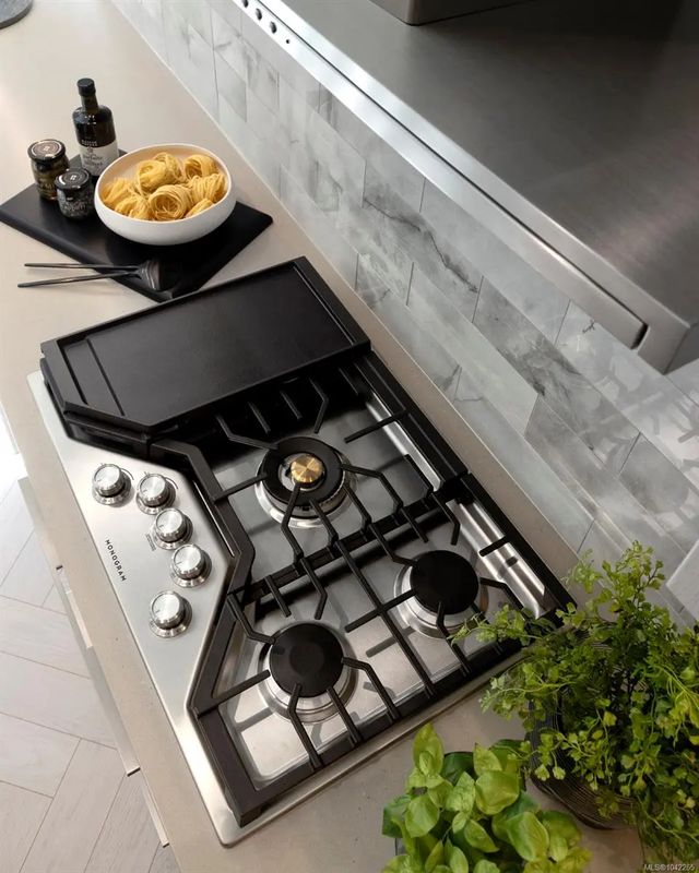 5 of 16 - 425 Lampson St 306, Esquimalt, BC