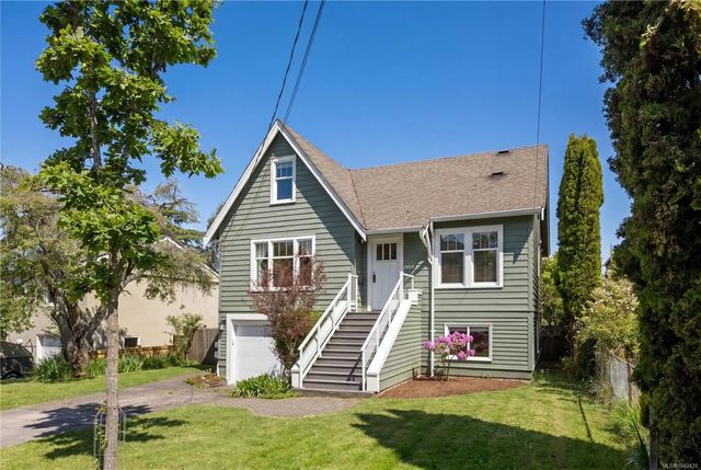 2 of 55 - 2052 Carrick St, Oak Bay, BC