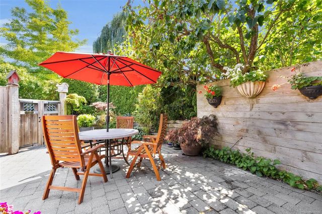 5 of 58 - 2482 Hazel St, Oak Bay, BC