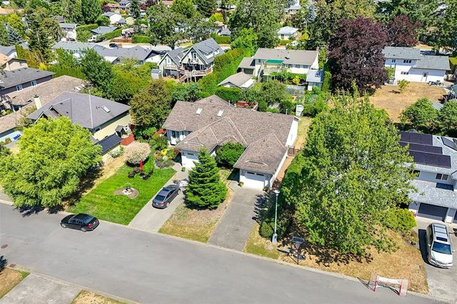 3 of 38 - 1108 Lucille Dr, Central Saanich, BC