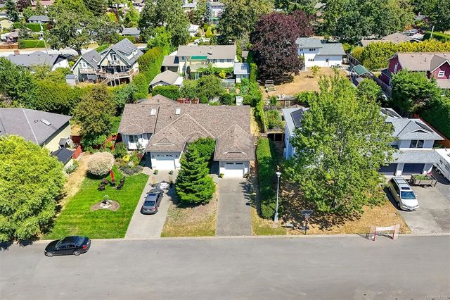 4 of 38 - 1108 Lucille Dr, Central Saanich, BC