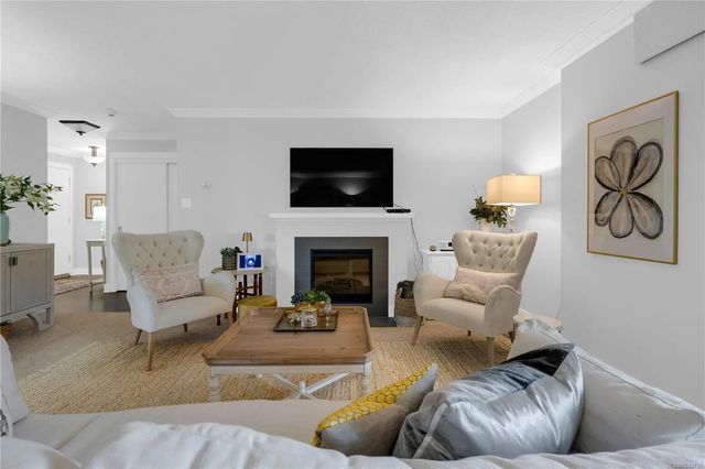 2 of 27 - 2125 Oak Bay Ave 205, Oak Bay, BC