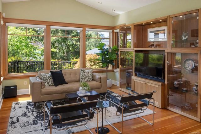 4 of 49 - 849 Dunsmuir Rd 1, Esquimalt, BC