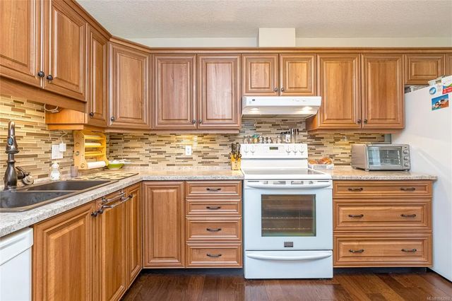 2 of 45 - 626 Delcourt Ave, Ladysmith, BC