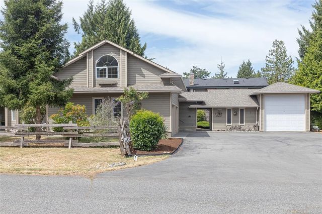 2 of 41 - 1685 Gerald St, Nanoose Bay, BC