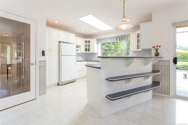4 of 41 - 1685 Gerald St, Nanoose Bay, BC