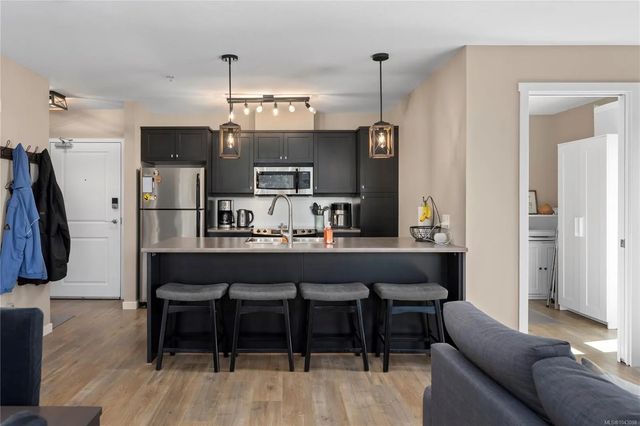 3 of 27 - 555 Franklyn St 310, Nanaimo, BC