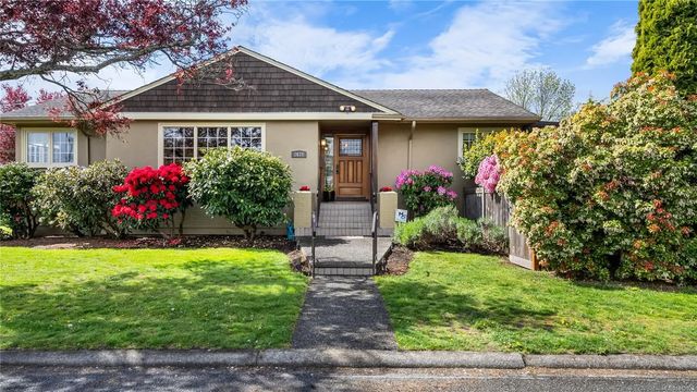 2 of 27 - 2678 Dunlevy St, Oak Bay, BC