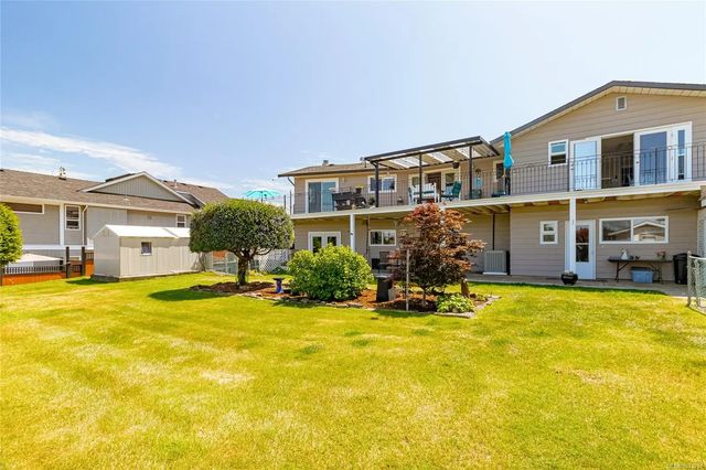 2 of 65 - 587 Hillcrest Ave, Ladysmith, BC