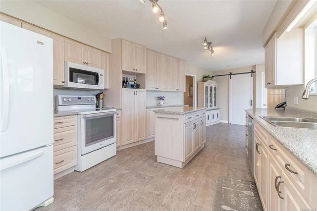 4 of 65 - 587 Hillcrest Ave, Ladysmith, BC
