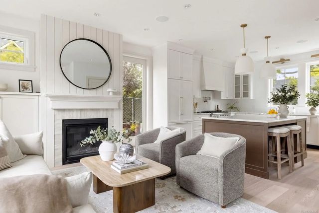 2 of 30 - 2456 Plumer St, Oak Bay, BC