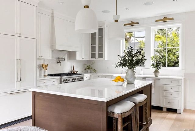 5 of 30 - 2456 Plumer St, Oak Bay, BC