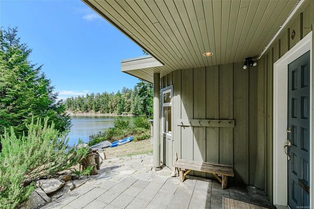 2 of 82 - 115 Grantville St, Salt Spring, BC