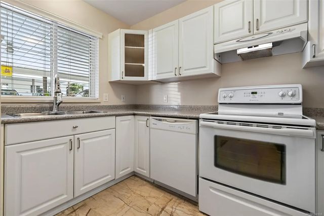 2 of 24 - 2625 Muir Rd 6, Courtenay, BC