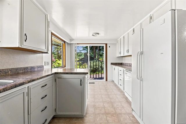 4 of 47 - 1900 Leyns Rd, Saanich, BC