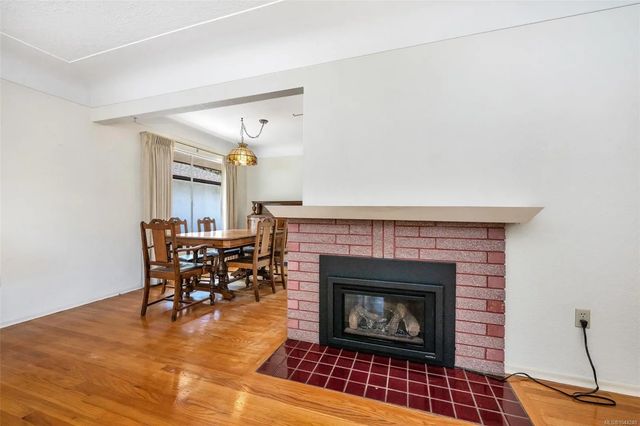 5 of 35 - 1071 Lodge Ave, Saanich, BC