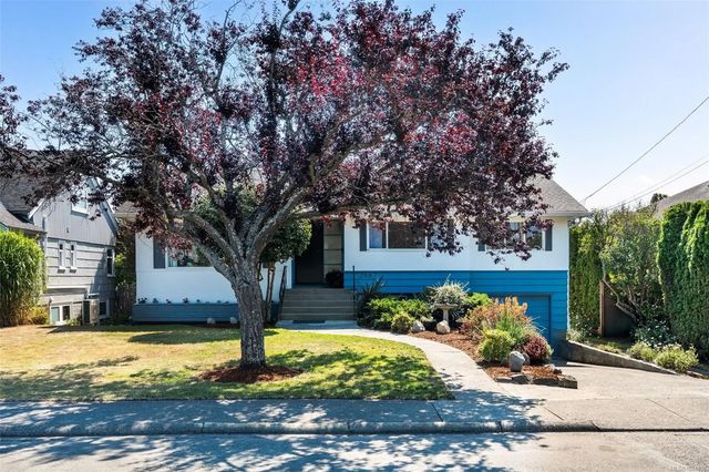 2 of 49 - 2667 Dunlevy St, Oak Bay, BC
