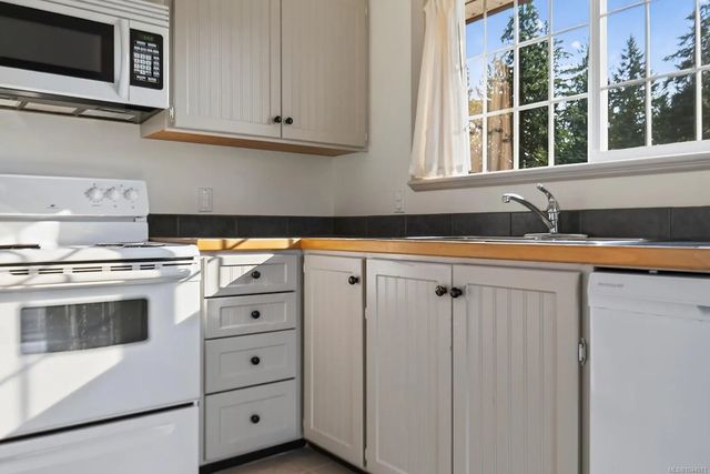 4 of 26 - 3166 Douglas St, Chemainus, BC