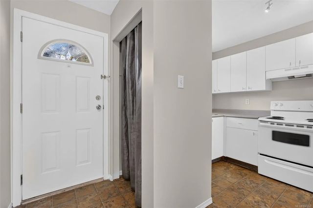 3 of 22 - 375 21st St 11, Courtenay, BC