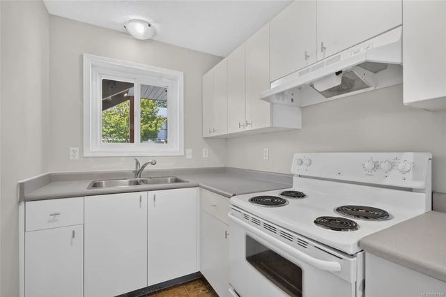 4 of 22 - 375 21st St 11, Courtenay, BC