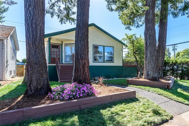 2 of 48 - 792 12th St, Courtenay, BC