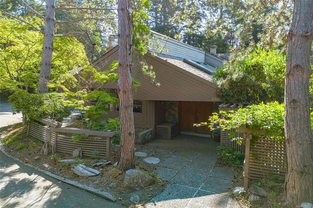 3 of 77 - 2680 Arbutus Rd, Saanich, BC