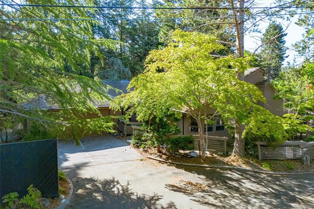 5 of 77 - 2680 Arbutus Rd, Saanich, BC