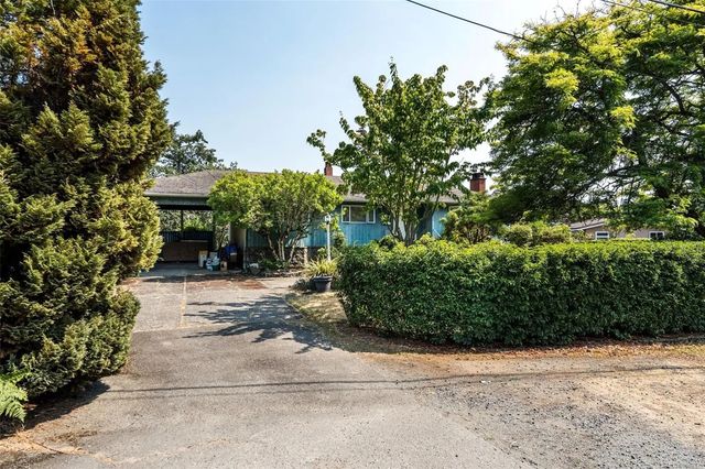 2 of 38 - 107 Kingham Pl, View Royal, BC