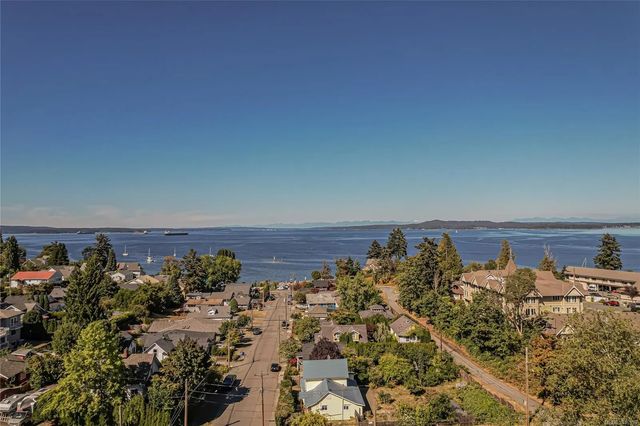 2 of 52 - 9899 Maple St, Chemainus, BC