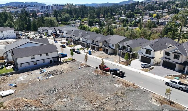 4 of 6 - 5 Madrona Pl, Langford, BC