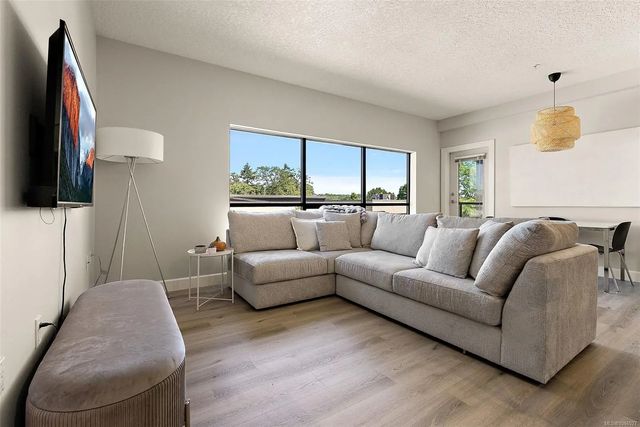 2 of 26 - 870 Short St 419, Saanich, BC