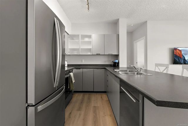 5 of 26 - 870 Short St 419, Saanich, BC