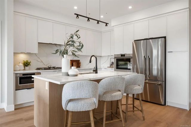 2 of 14 - 1810 Selenite Pl 606, Langford, BC