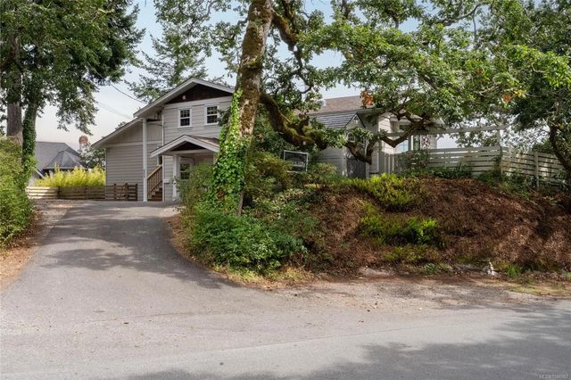 4 of 70 - 253/255 Heddle Ave, View Royal, BC